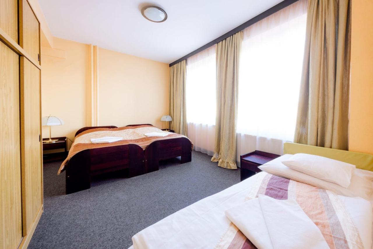 Hotel Uno Kecskemét Extérieur photo