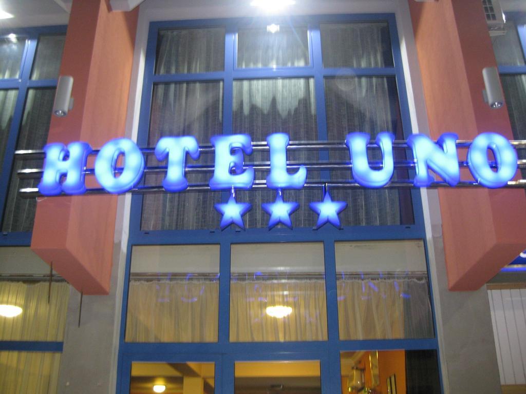 Hotel Uno Kecskemét Extérieur photo
