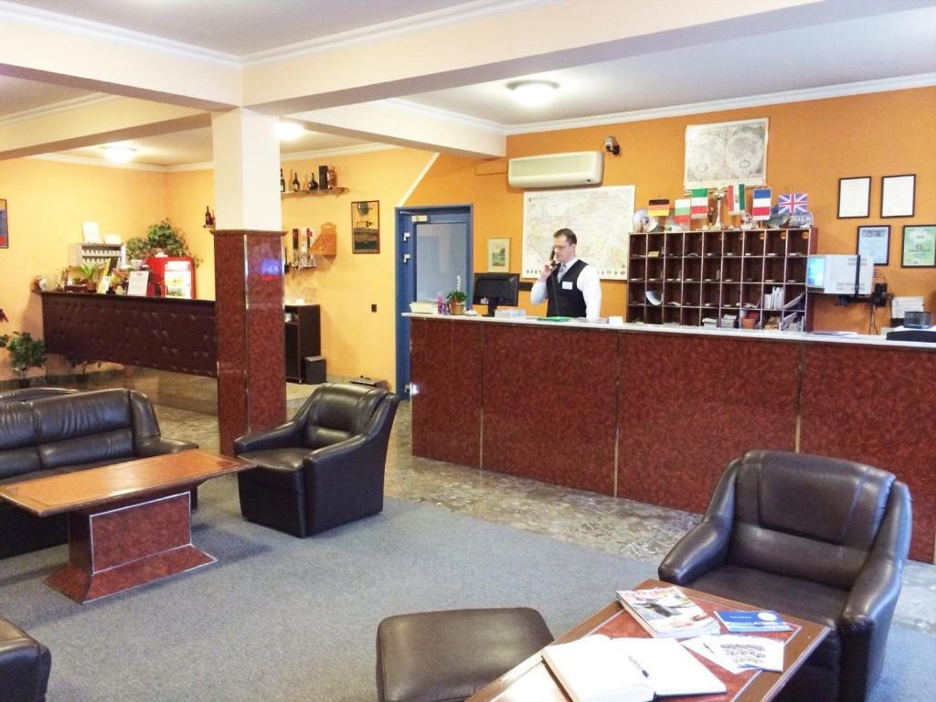 Hotel Uno Kecskemét Extérieur photo