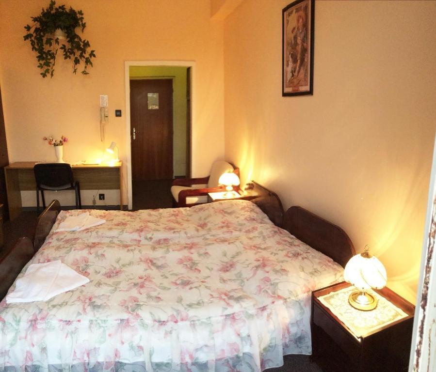 Hotel Uno Kecskemét Extérieur photo